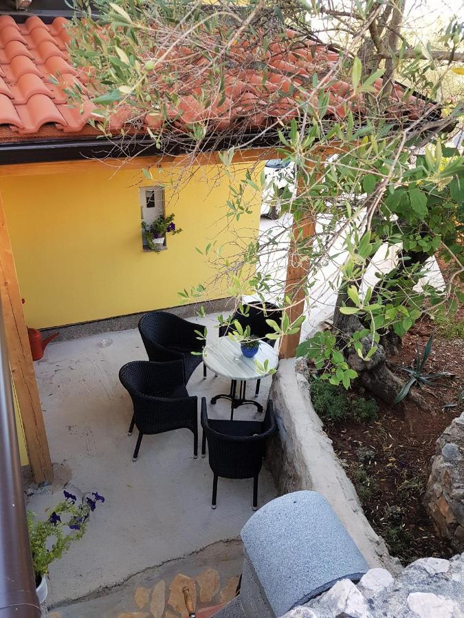 Apartmani Ljerka Malinska Exterior photo