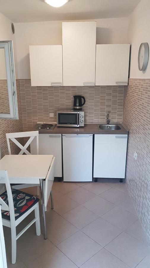 Apartmani Ljerka Malinska Exterior photo