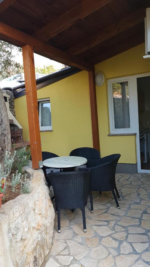 Apartmani Ljerka Malinska Exterior photo